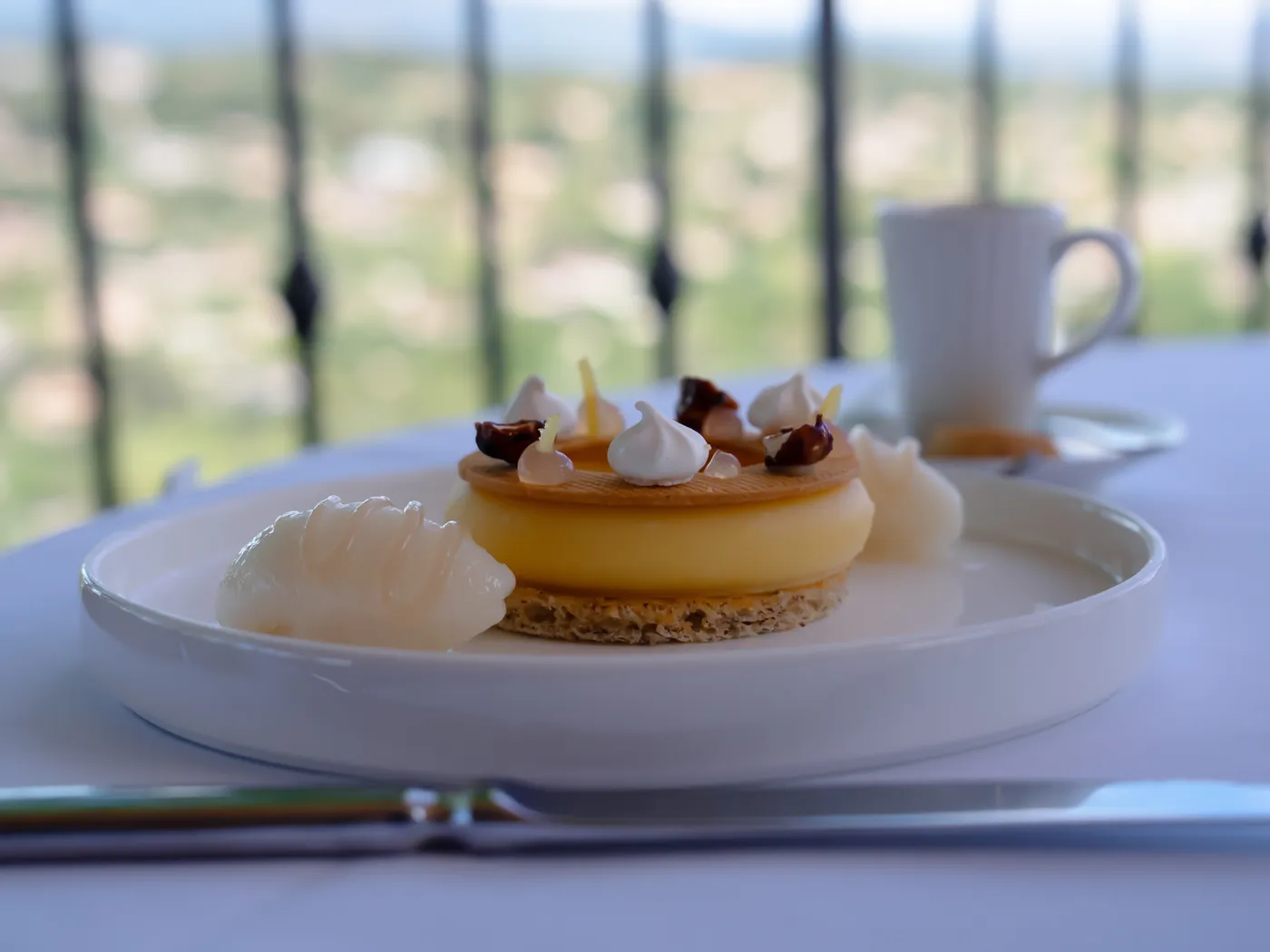 Tartelette au citron — plat signature de la cuisine provençale de L'Amandier