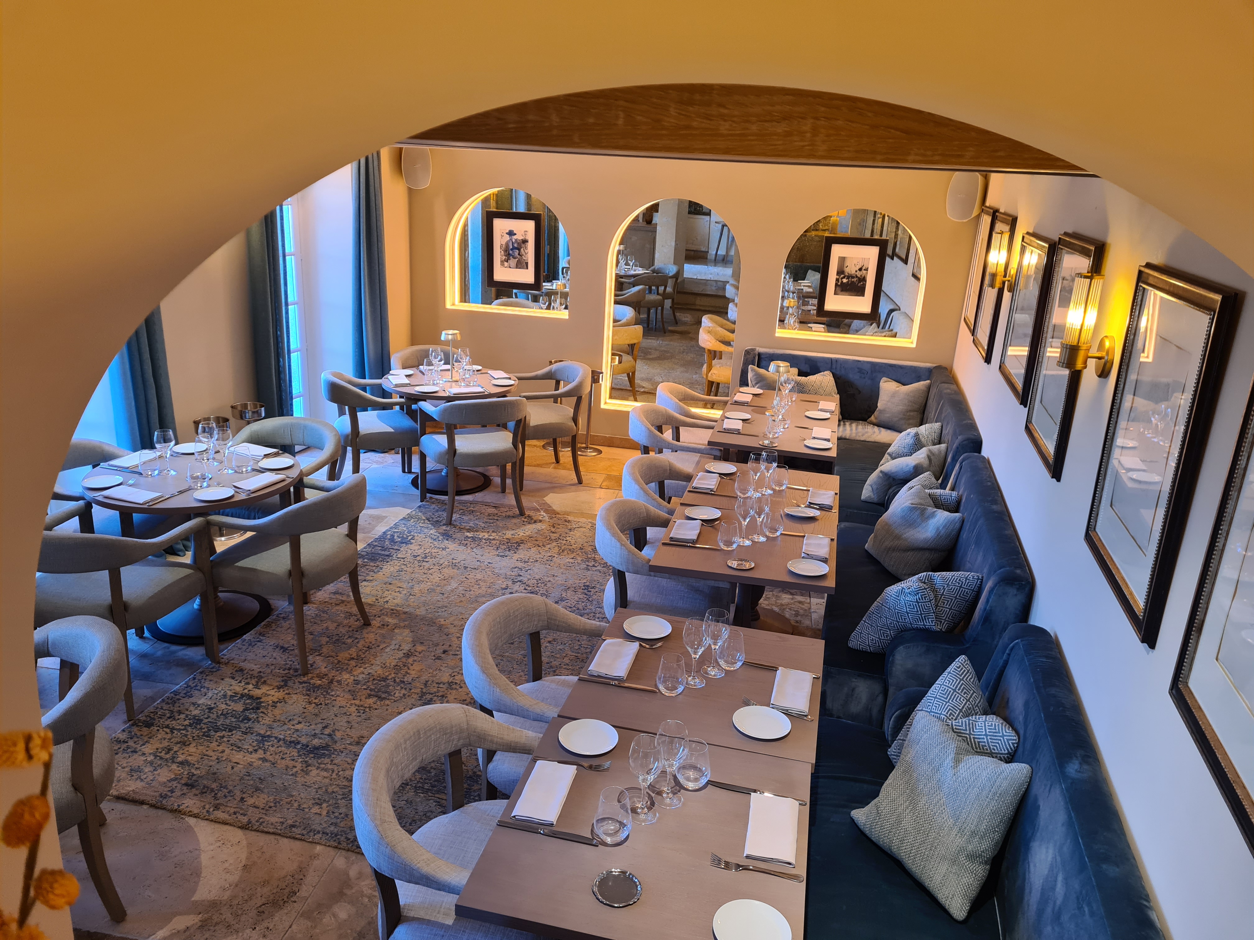 Salon Picasso intimiste du restaurant L'Amandier de Mougins
