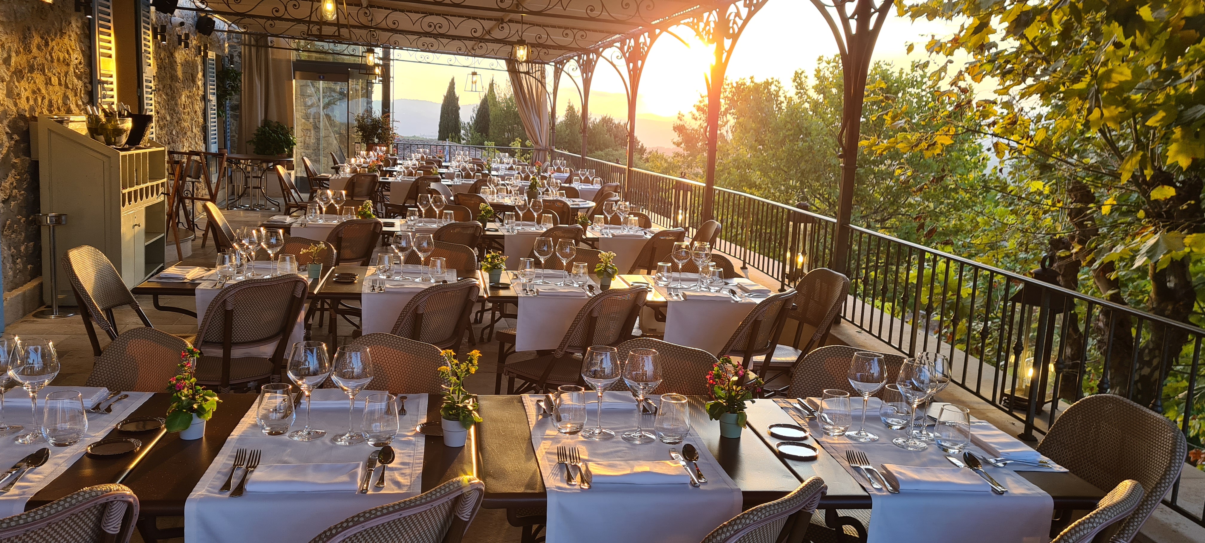 Mariages & réceptions à L'Amandier de Mougins — JUSQU'À 120 COUVERTS