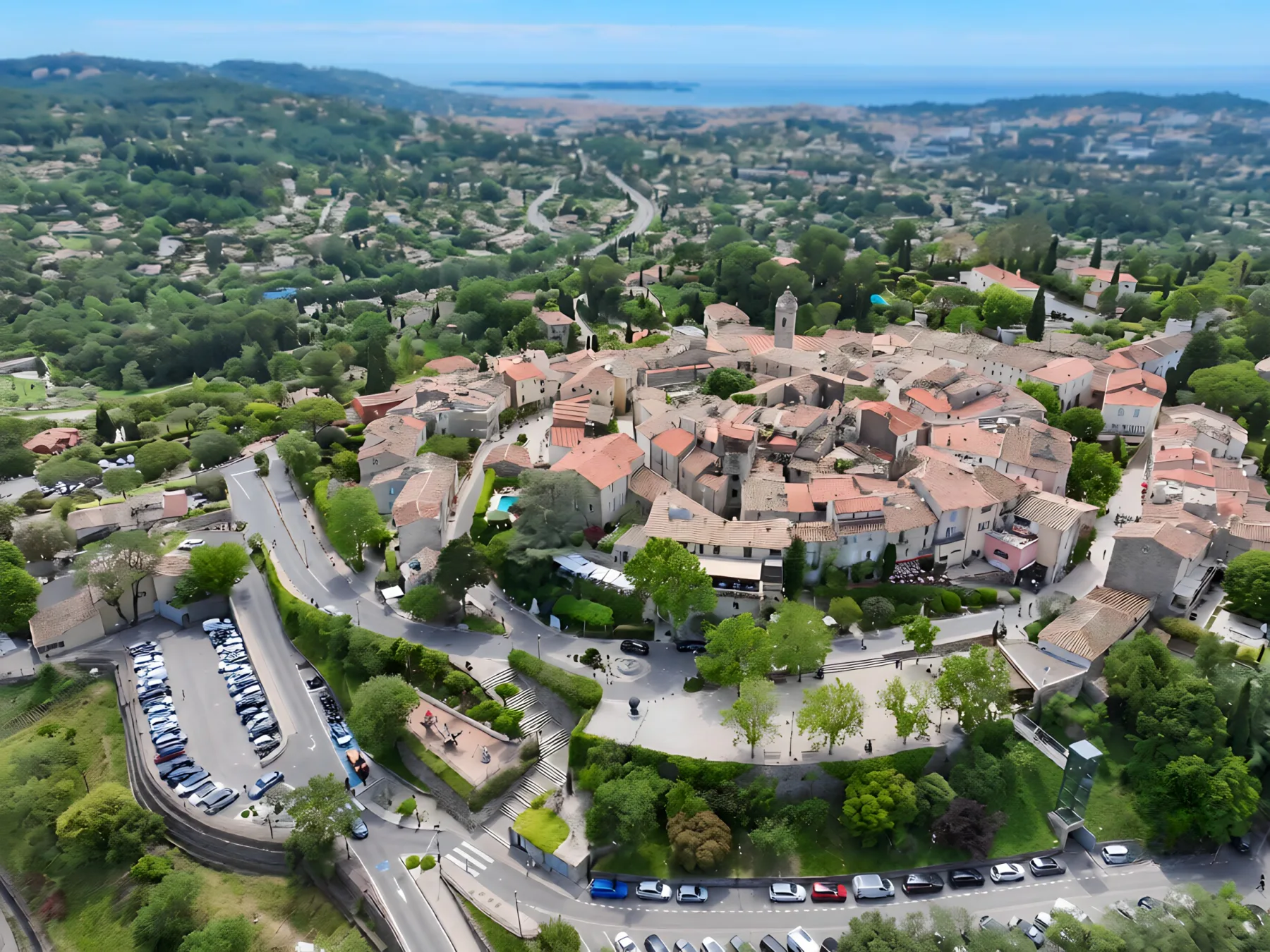 Vue aérienne du vieux village de Mougins